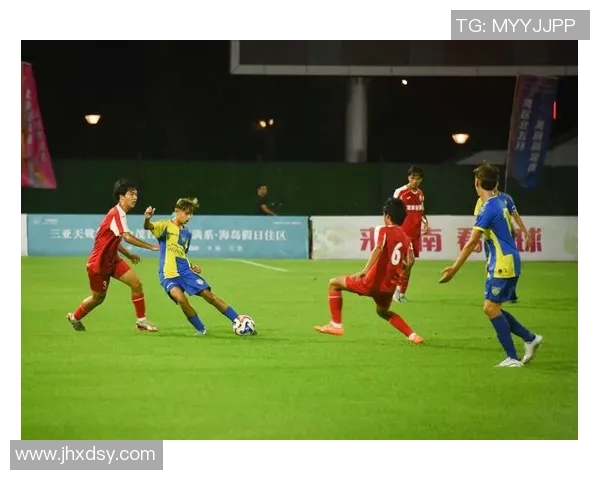 足球之星的传奇之路：从草根到巅峰的拼搏与荣耀